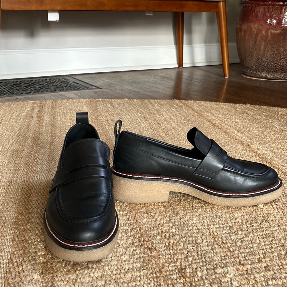 Everlane: The Gum Sole Penny Loafer in black